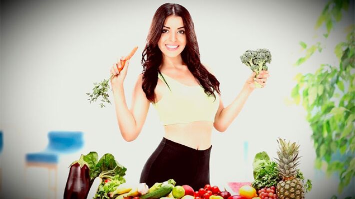Chica delgada con verduras