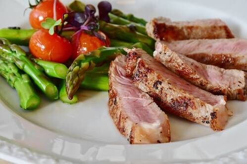 Carnes y verduras en la dieta cetogénica
