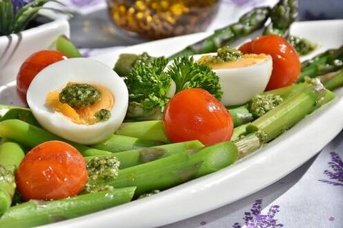Ensalada de huevo en dieta cetogénica
